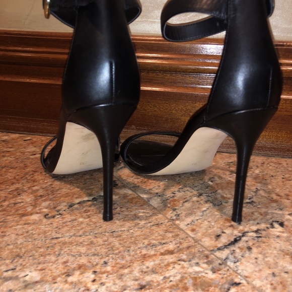 Guess Heels - Picture 3 of 4